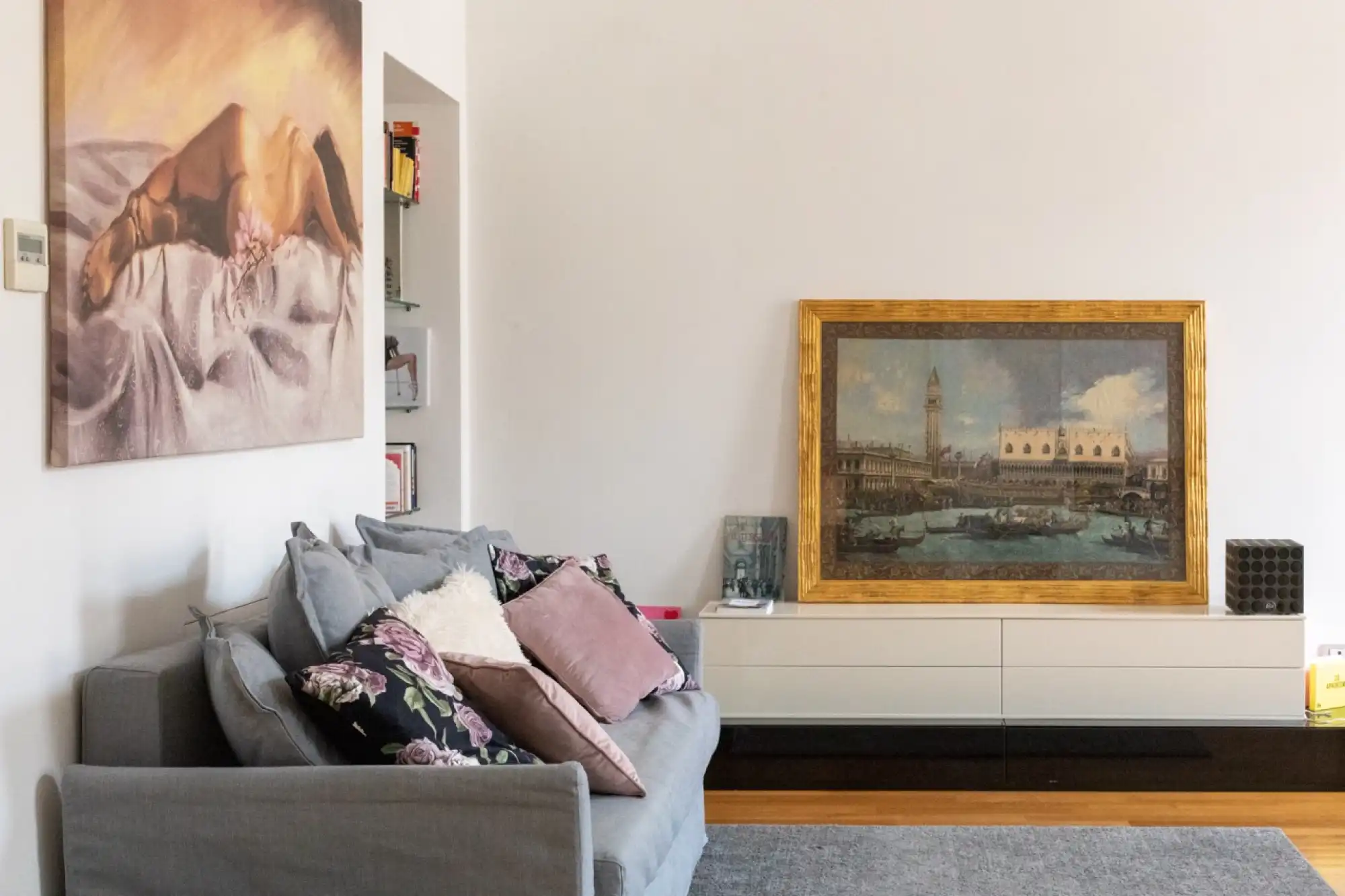Stylish decorated studio apartment for daily rent